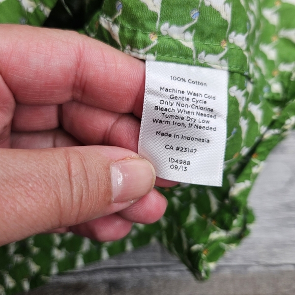 Talbots Women's Button Down Shirt Size 6 Green Dog With Ball Pattern - Picture 4 of 8